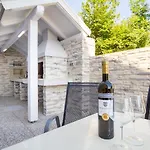 Smokovo Apartment *
